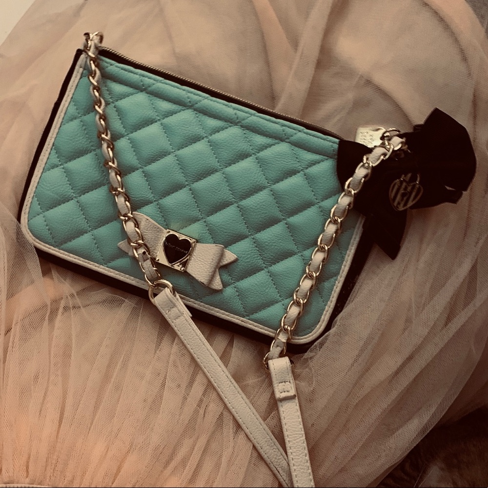 💝 Betsy Johnson Cross-Body Wallet Purse💖